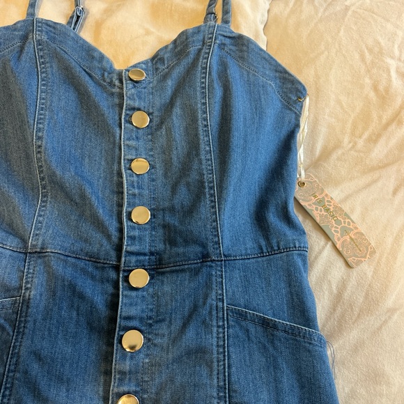 Denim romper with buttons - Picture 2 of 3